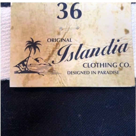 Islandia‎ Blue Men's Navy Khaki Shorts Red Convertible Car Embroidery SZ 36 NWT - Picture 3 of 7